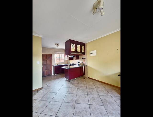 2 BEDROOM TOWNHOUSE FOR SALE IN KYALAMI HILLS